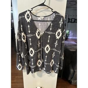 BIBI Womens Black and White Aztec Pattern V-Neck Sweater